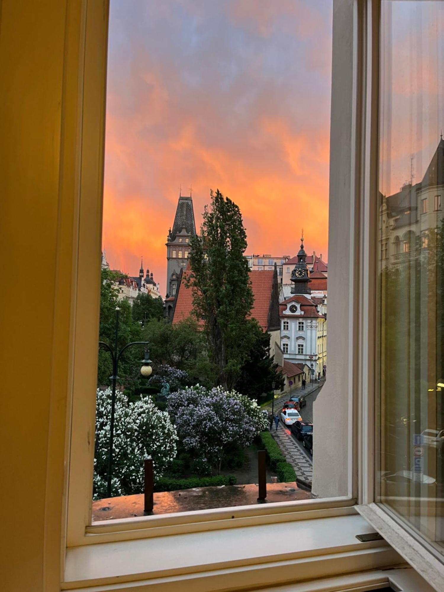 Central Apartments Parizska Praag Buitenkant foto