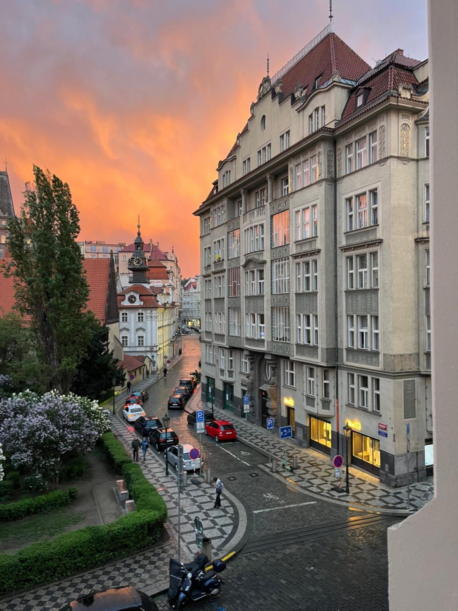 Central Apartments Parizska Praag Buitenkant foto