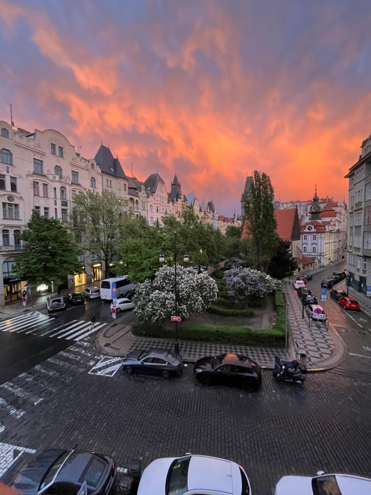 Central Apartments Parizska Praag Buitenkant foto
